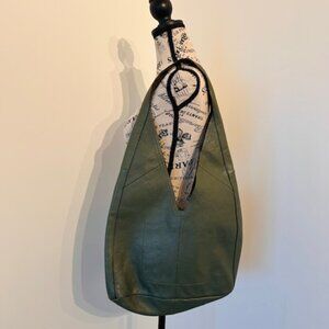 VINCE CAMUTO -  Jozie Hobo Bag,  Colour: Fig Leaf